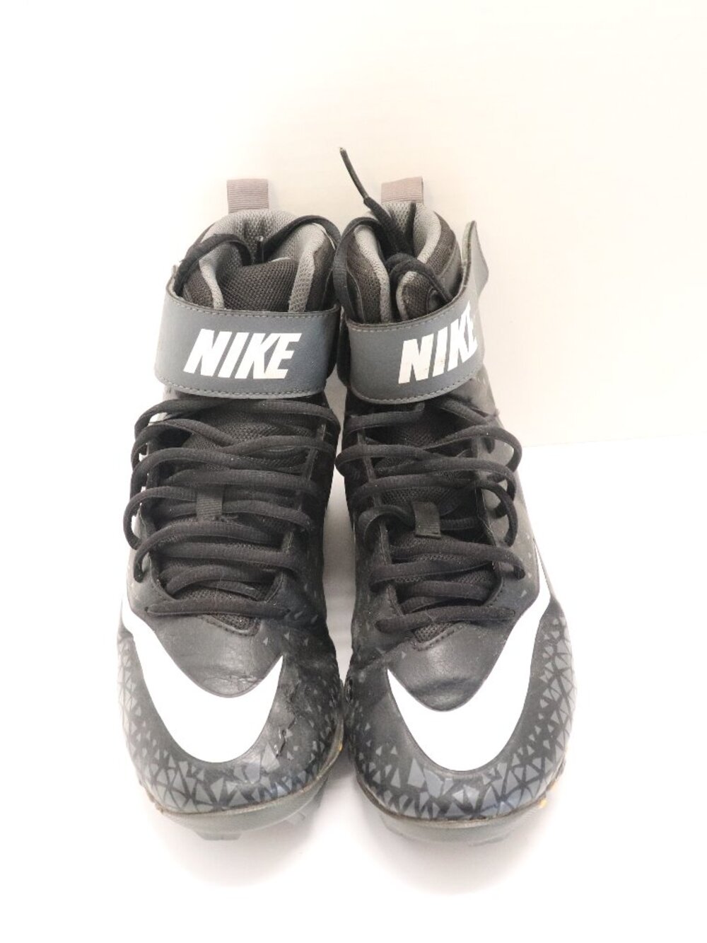 Nike Men's Football Boots Black and White Size 8 S/N 880 109 002